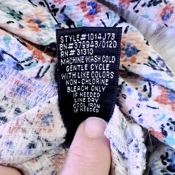 GUC | A. Byer | V Neck Lattice Cutout 3/4 Sleeve Floral Blouse w/Ruching | Small - Picture 15 of 15